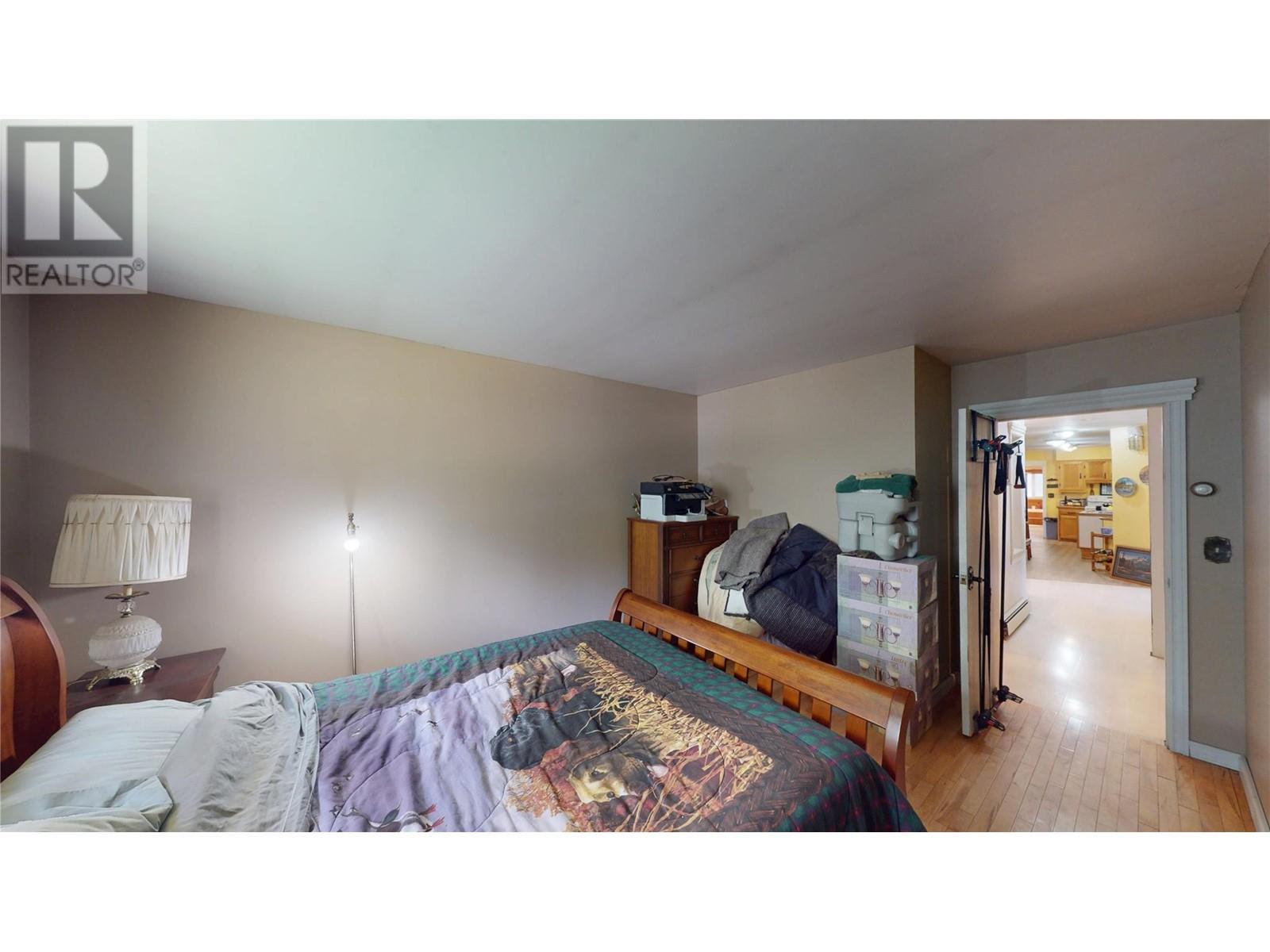 2325 Wardner Fort Steele Road, Fort Steele, BC - Indoor Photo Showing Bedroom