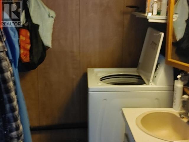 4649 Cedar Street, Texada Island, BC - Indoor Photo Showing Laundry Room
