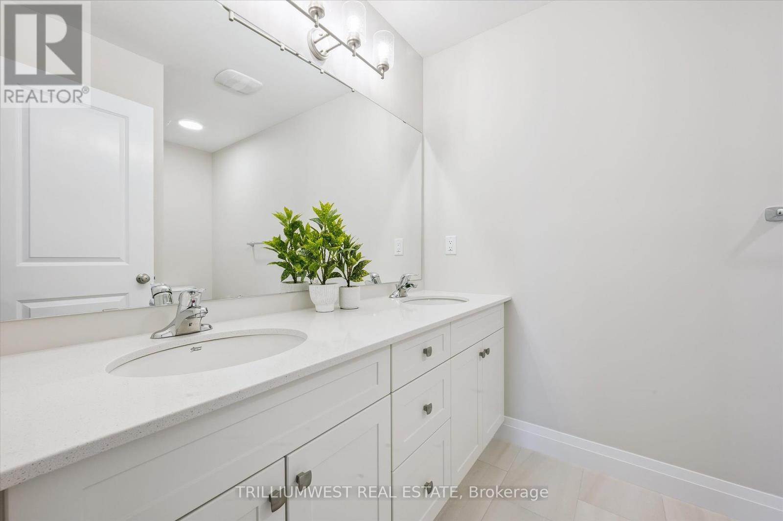 113 Catherine Street, Wilmot, ON - Indoor Photo Showing Bathroom