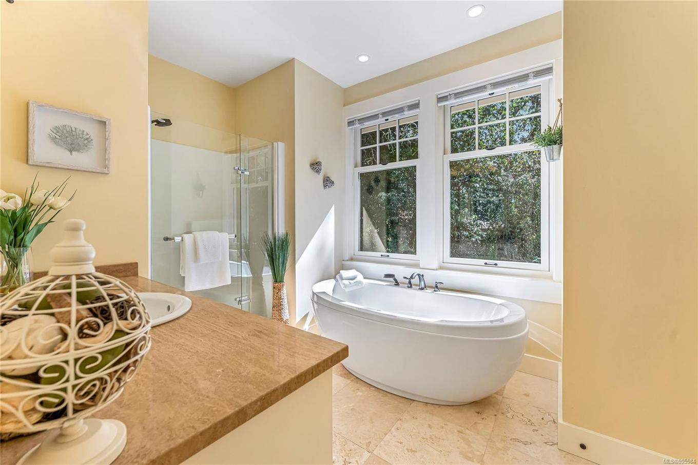 6140 Lakes Rd, Duncan, BC