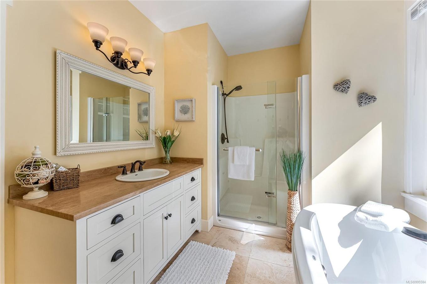 6140 Lakes Rd, Duncan, BC