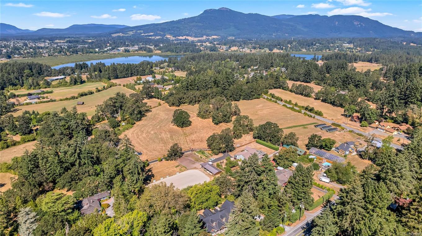 6140 Lakes Rd, Duncan, BC