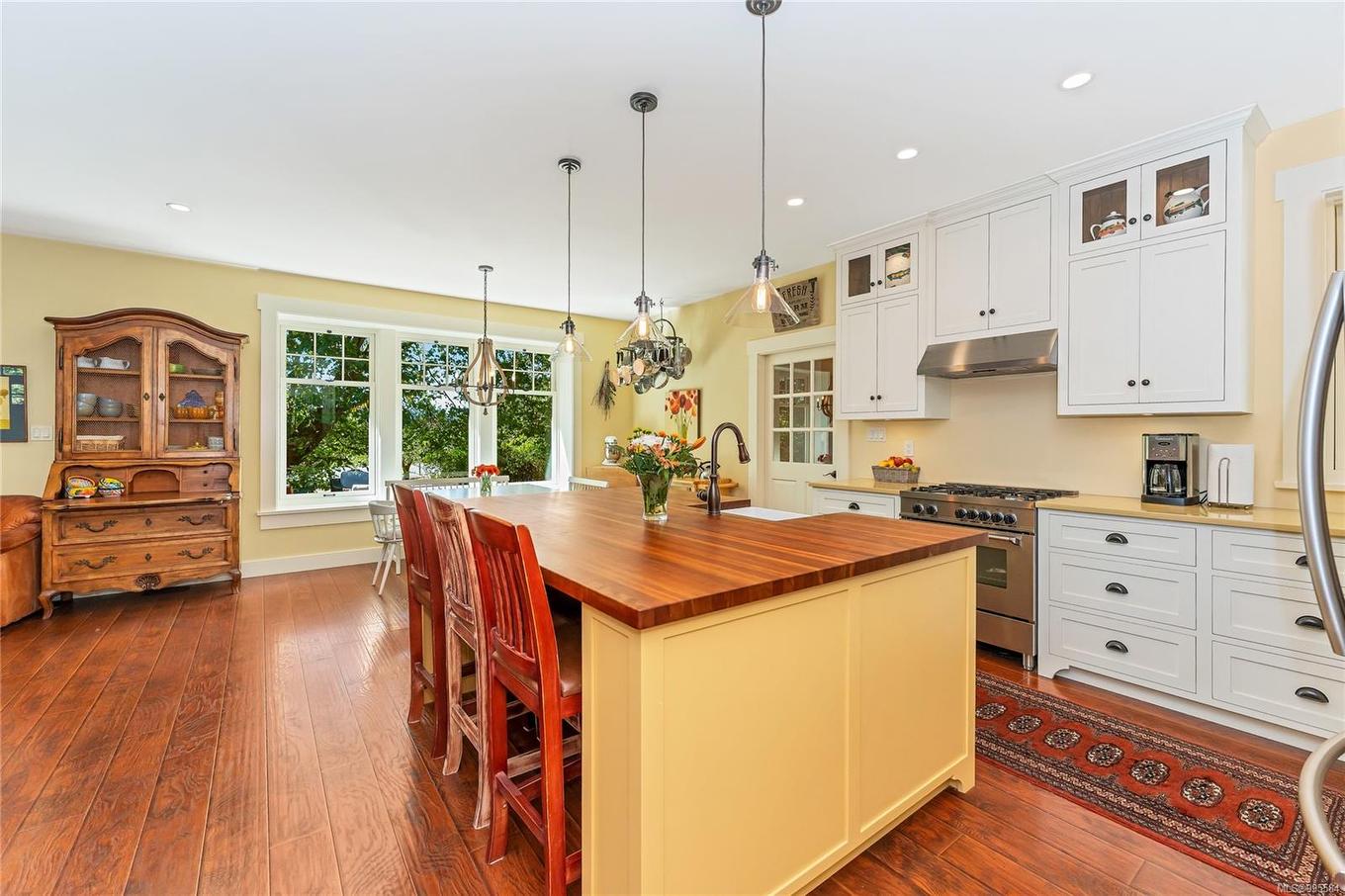 6140 Lakes Rd, Duncan, BC