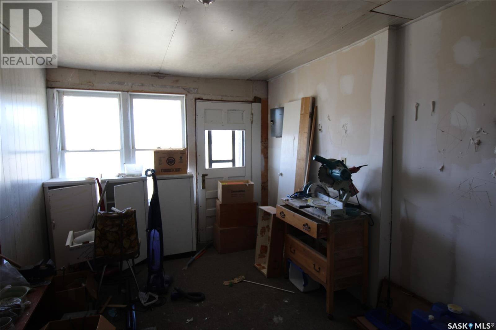 0 Railway Street E, Eastend, SK - Indoor