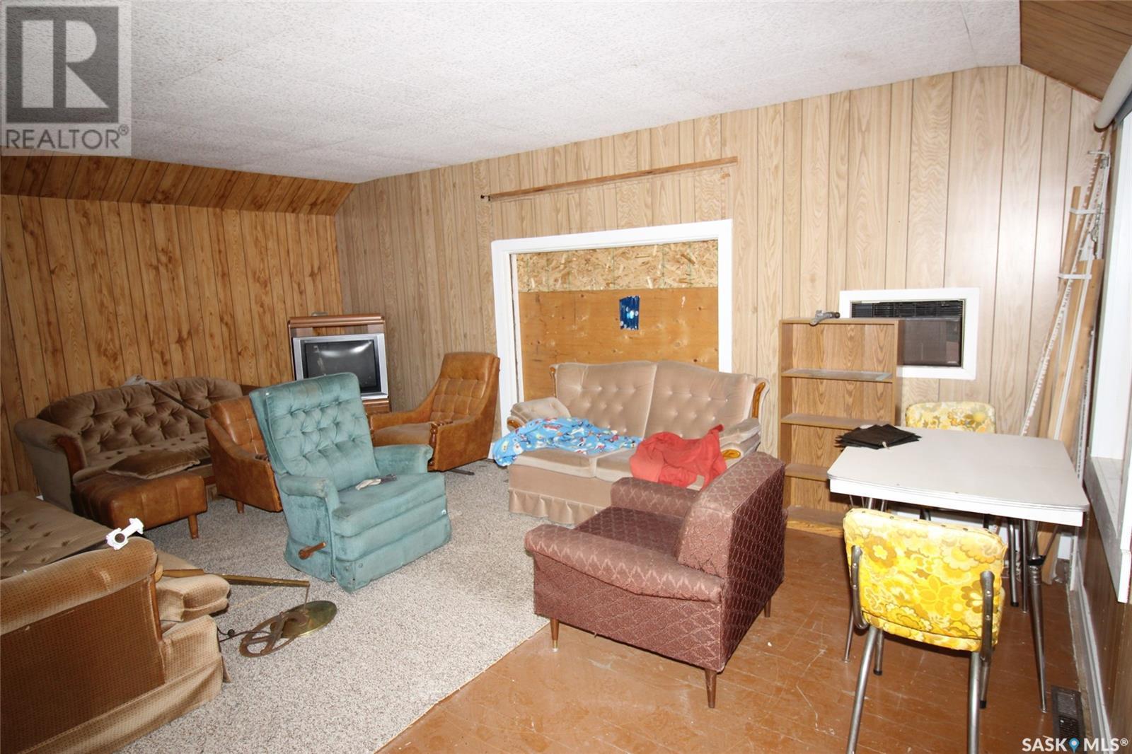 0 Railway Street E, Eastend, SK - Indoor Photo Showing Living Room