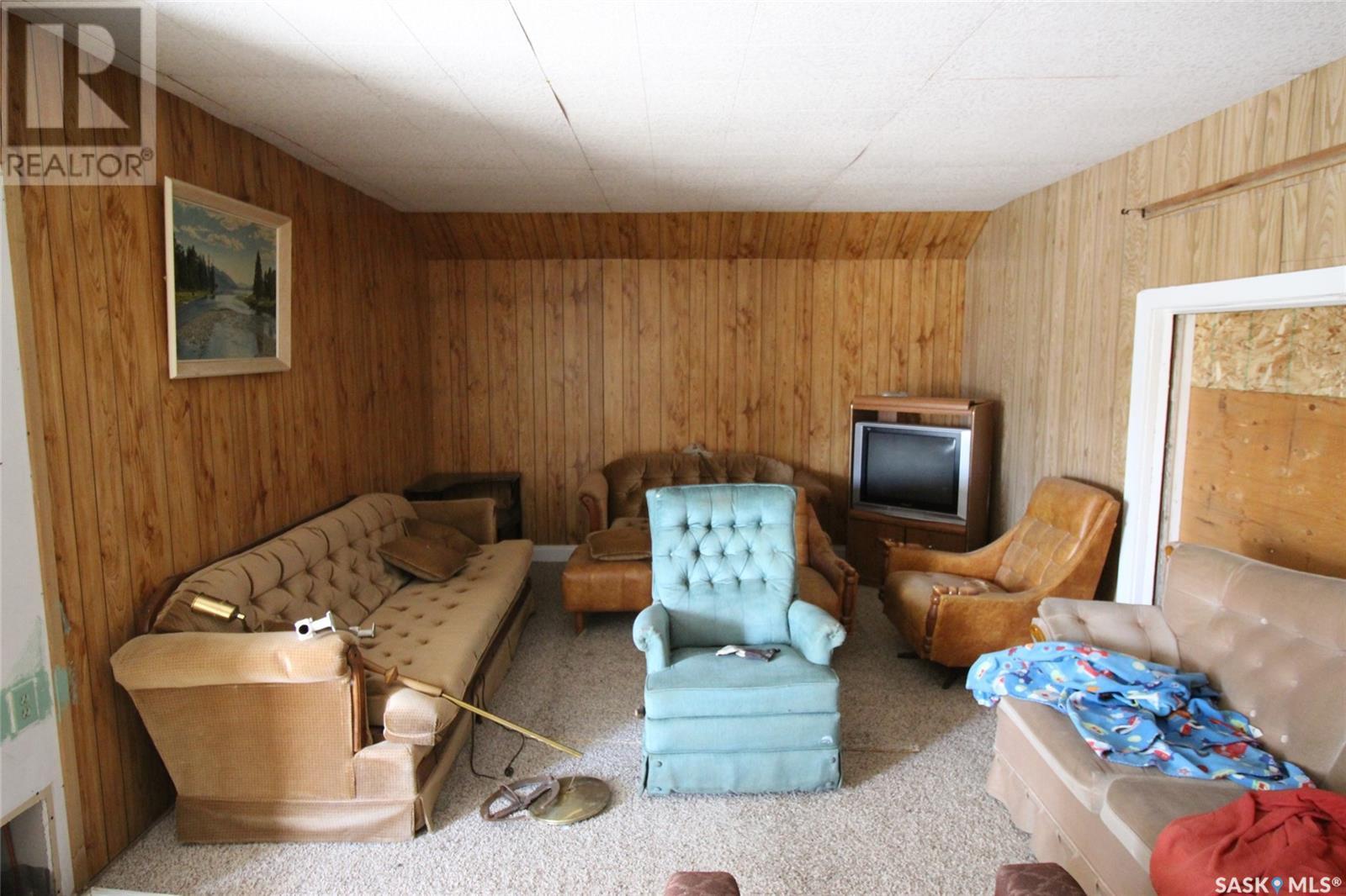 0 Railway Street E, Eastend, SK - Indoor