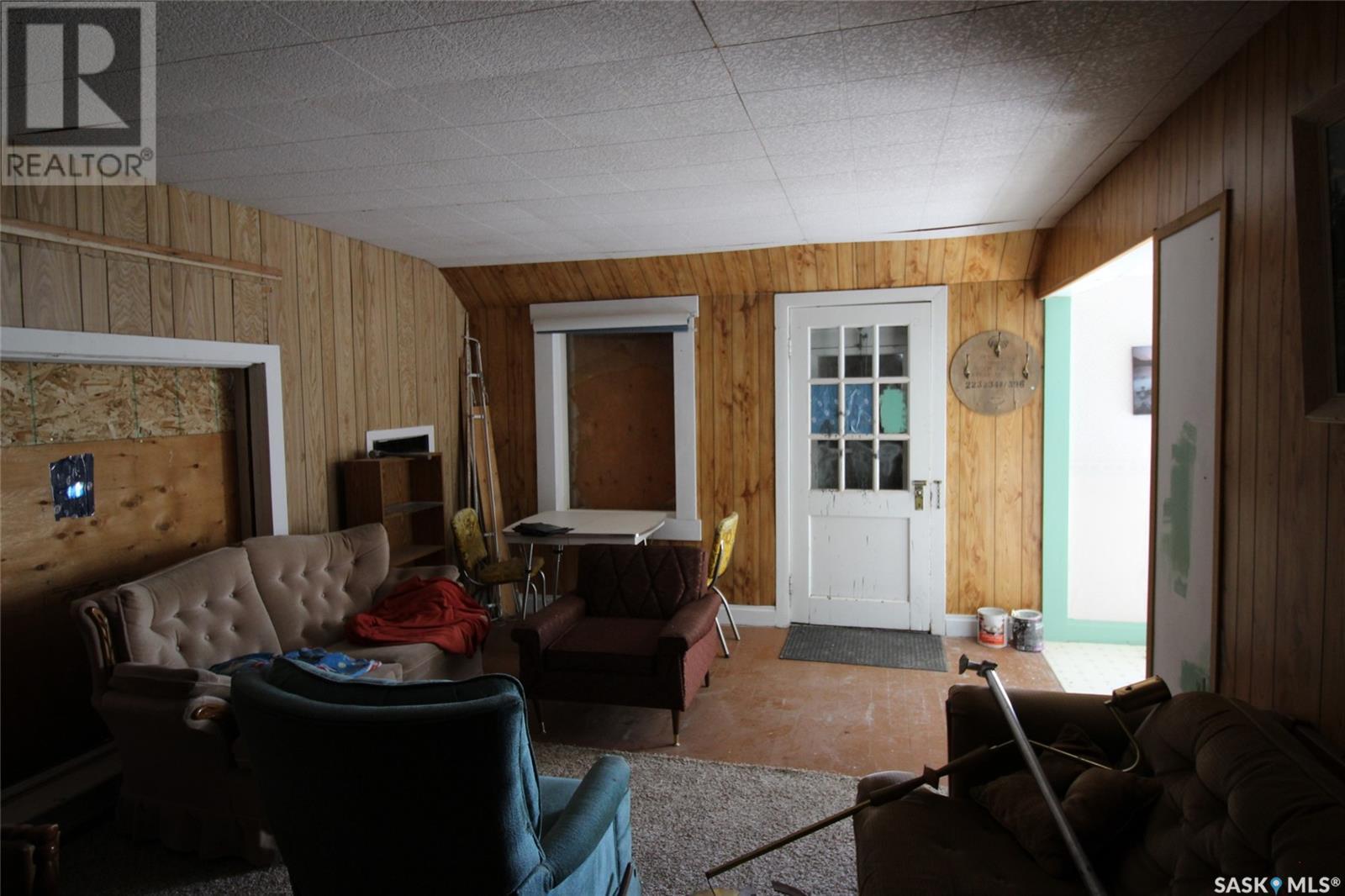 0 Railway Street E, Eastend, SK - Indoor