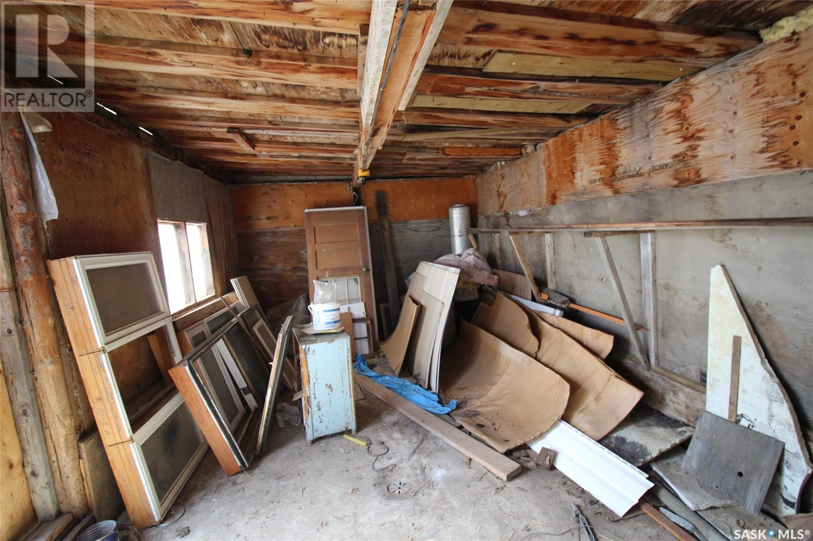 0 Railway Street E, Eastend, SK - Indoor