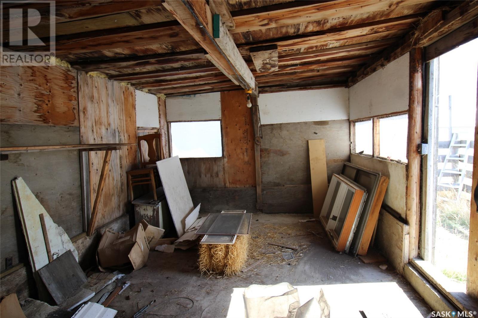 0 Railway Street E, Eastend, SK - Indoor