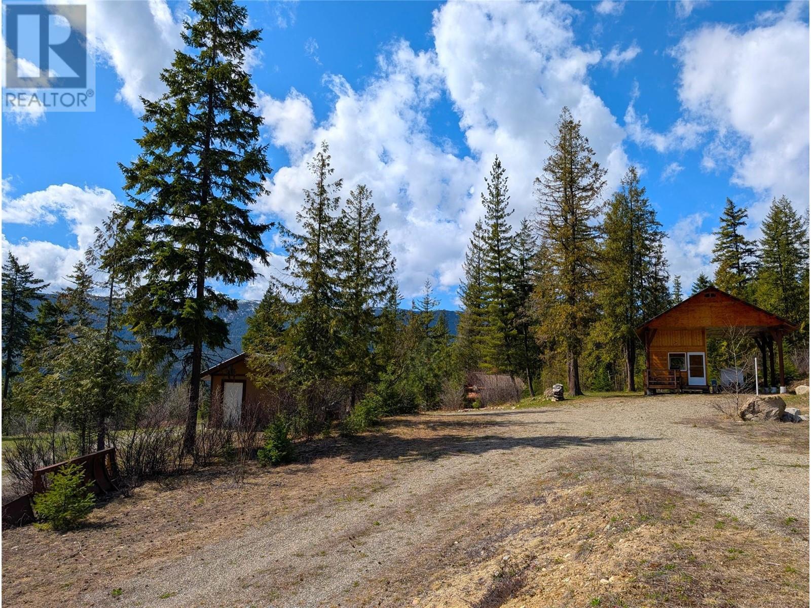 9300 6 Highway, Edgewood, BC