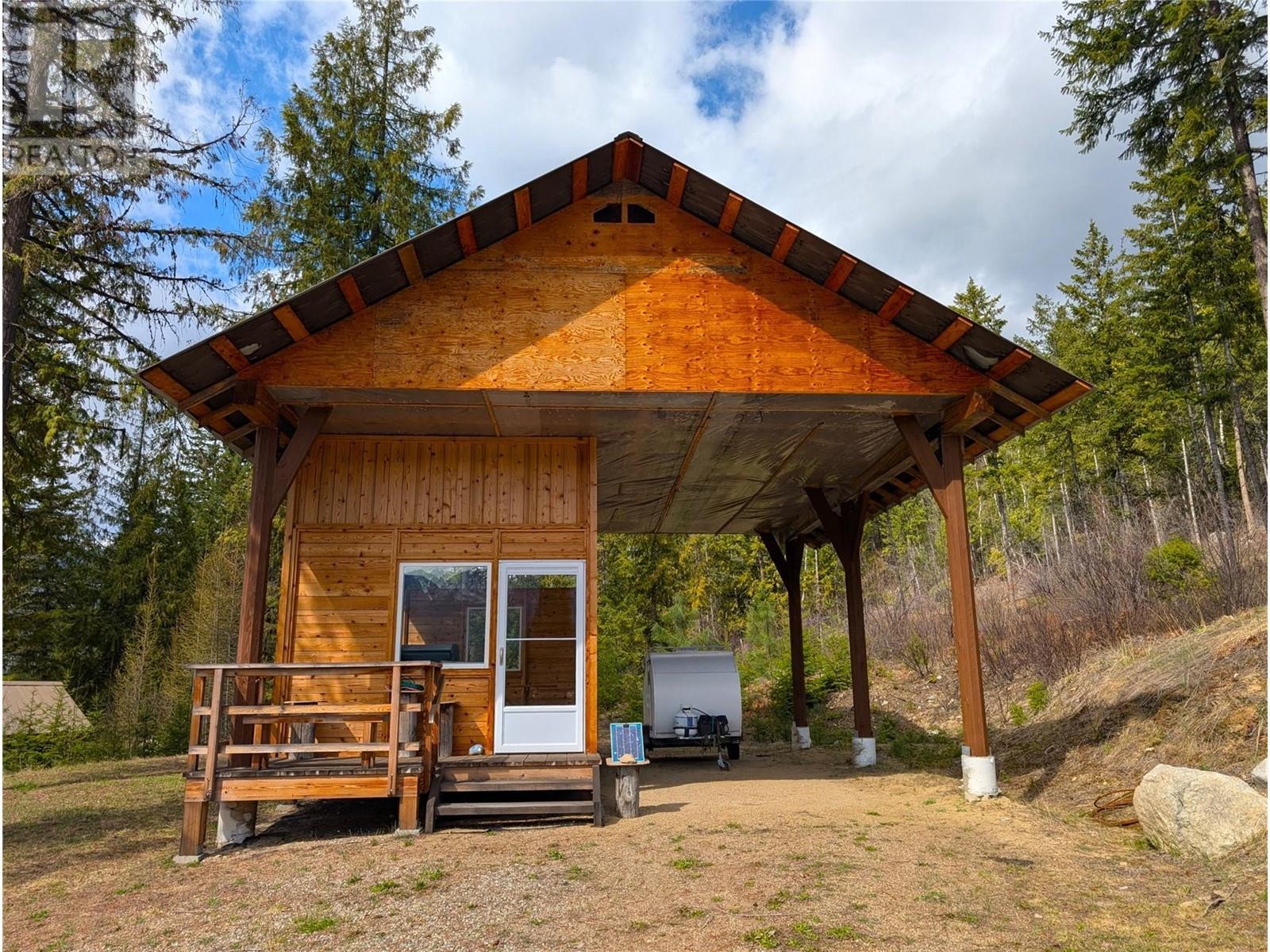 9300 6 Highway, Edgewood, BC