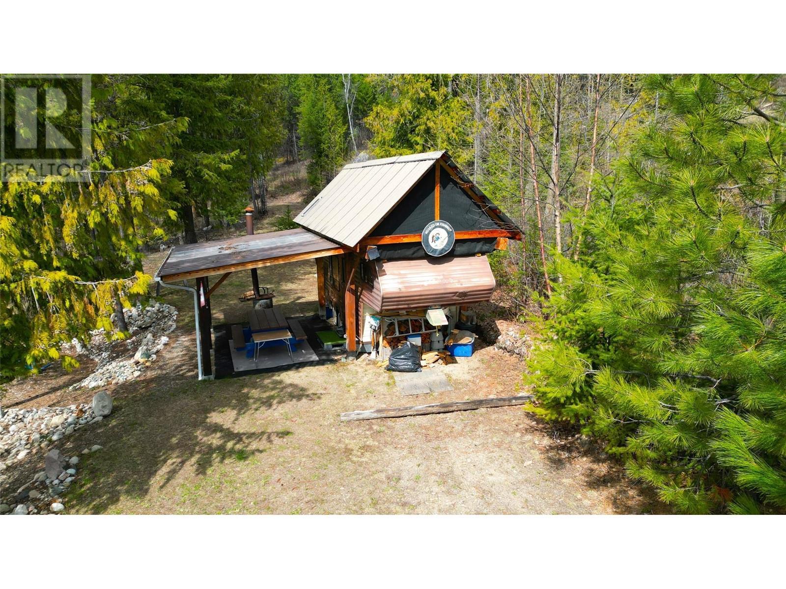 9300 6 Highway, Edgewood, BC