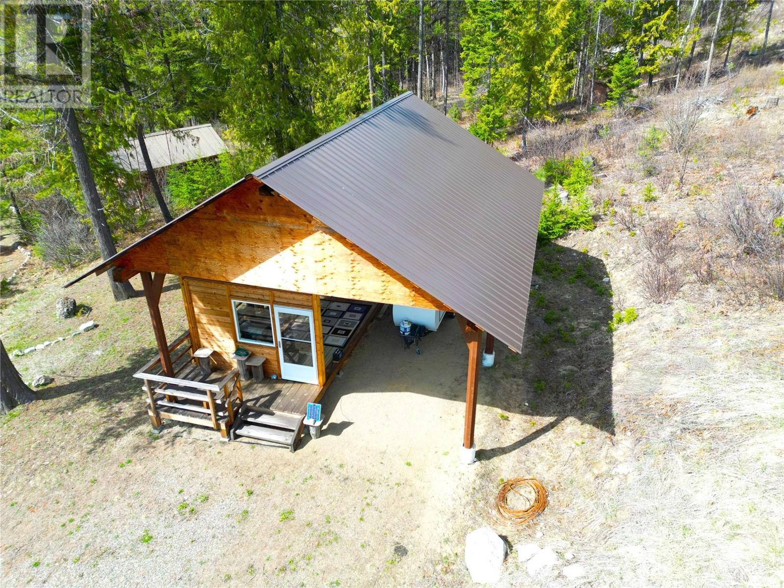 9300 6 Highway, Edgewood, BC