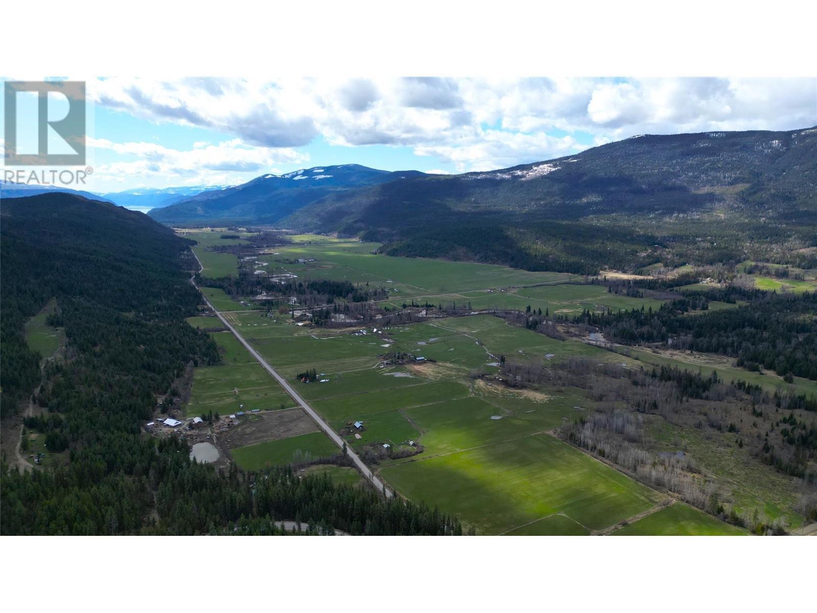 9300 6 Highway, Edgewood, BC