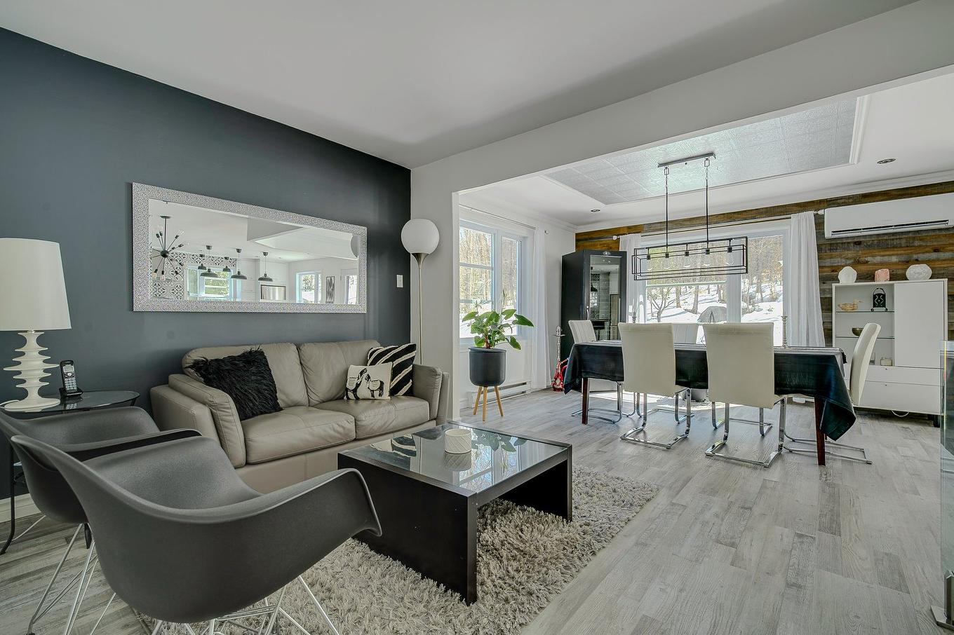 Salon - 134 Ch. Black, Mille-Isles, QC - Indoor Photo Showing Living Room
