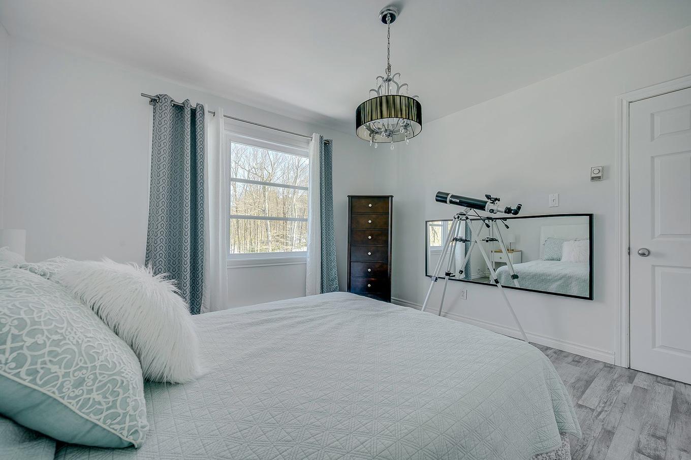 Chambre à coucher - 134 Ch. Black, Mille-Isles, QC - Indoor Photo Showing Bedroom