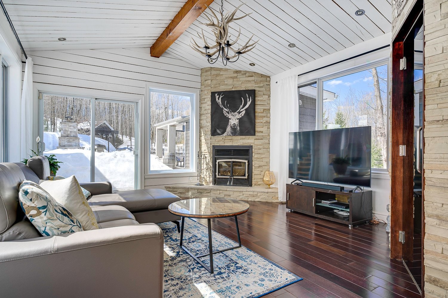 Living Room - 134 Ch. Black, Mille-Isles, QC - Indoor Photo Showing Living Room With Fireplace