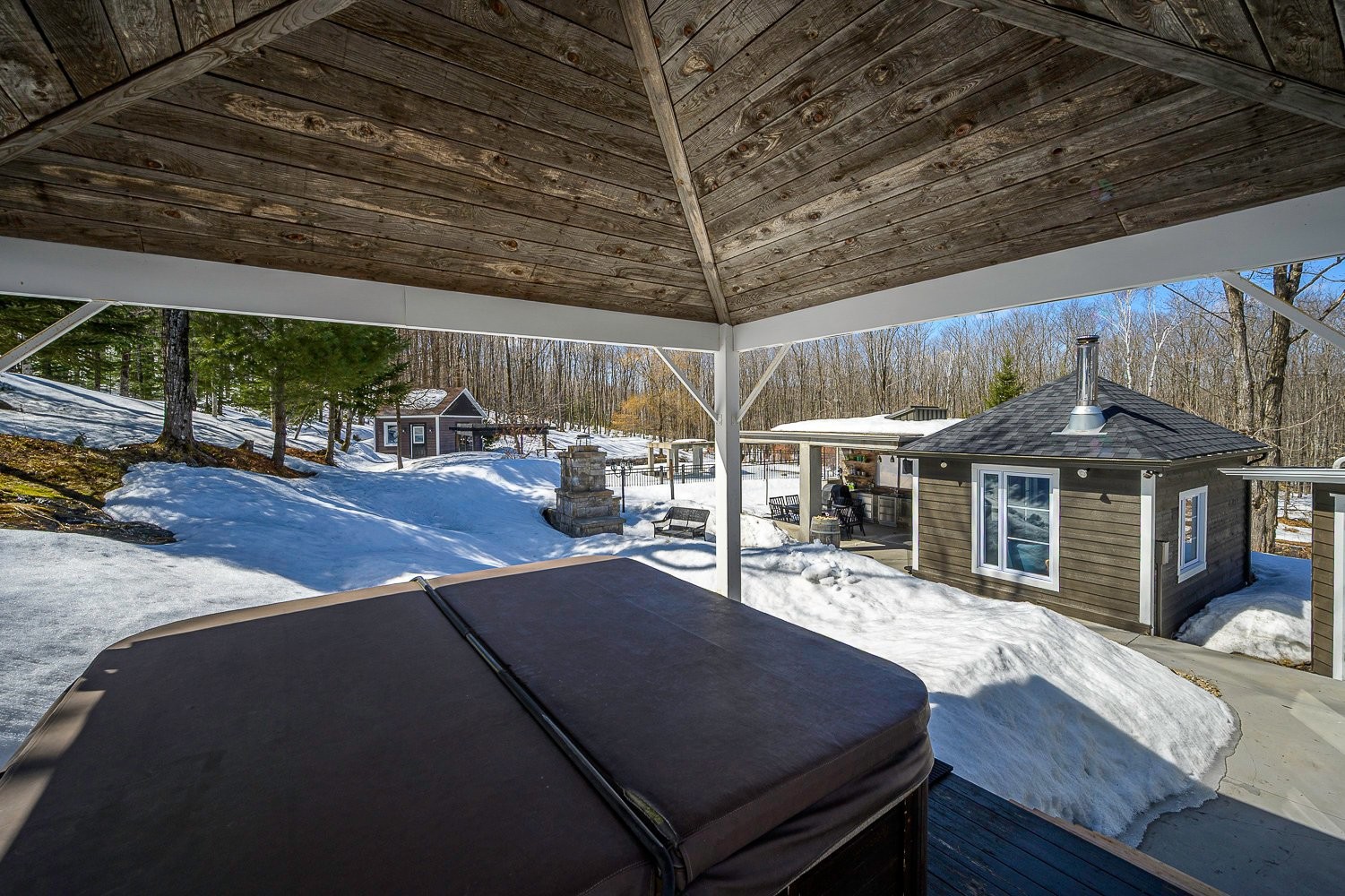 Spa - 134 Ch. Black, Mille-Isles, QC -