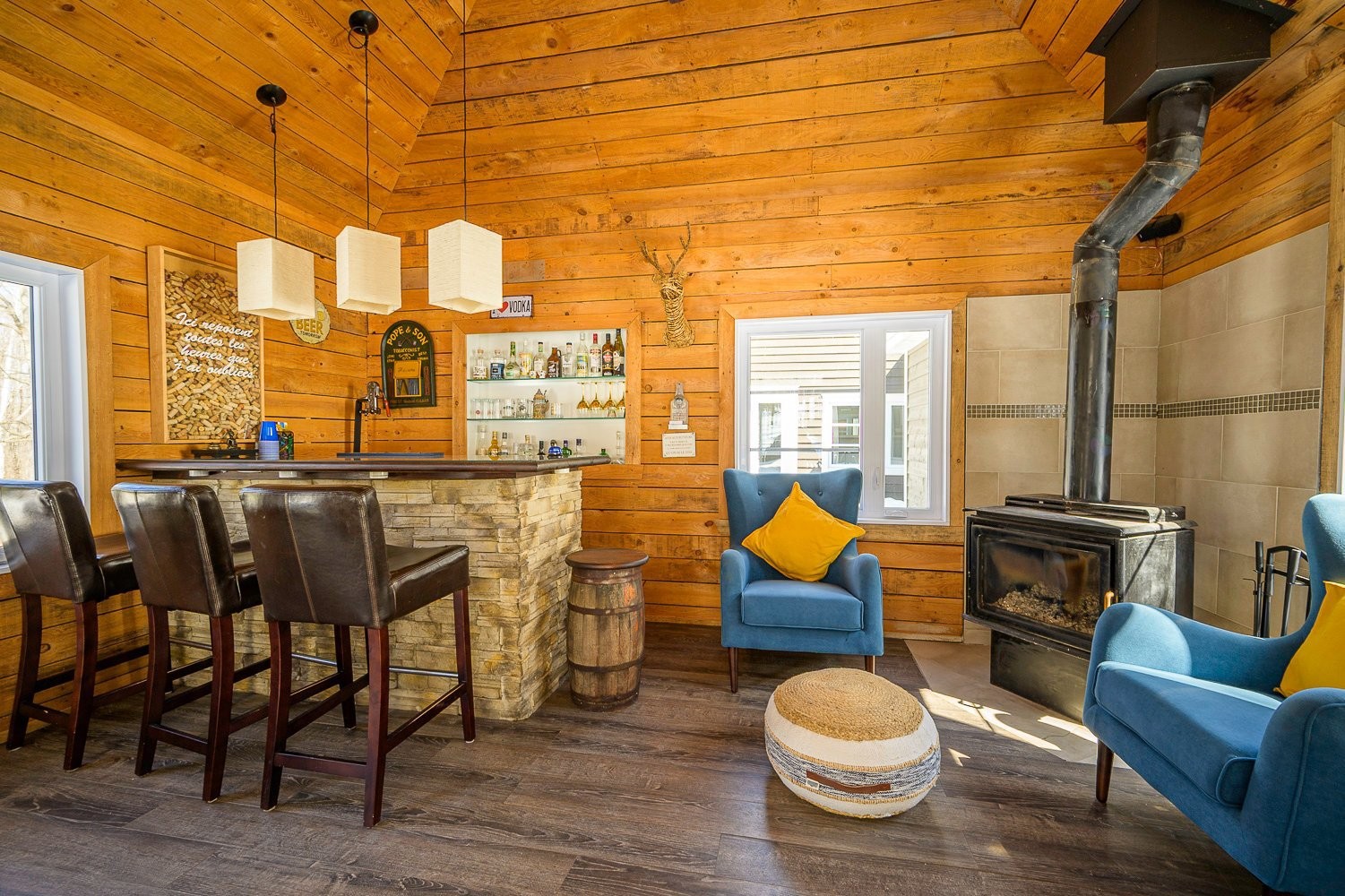 Other - 134 Ch. Black, Mille-Isles, QC - Indoor With Fireplace