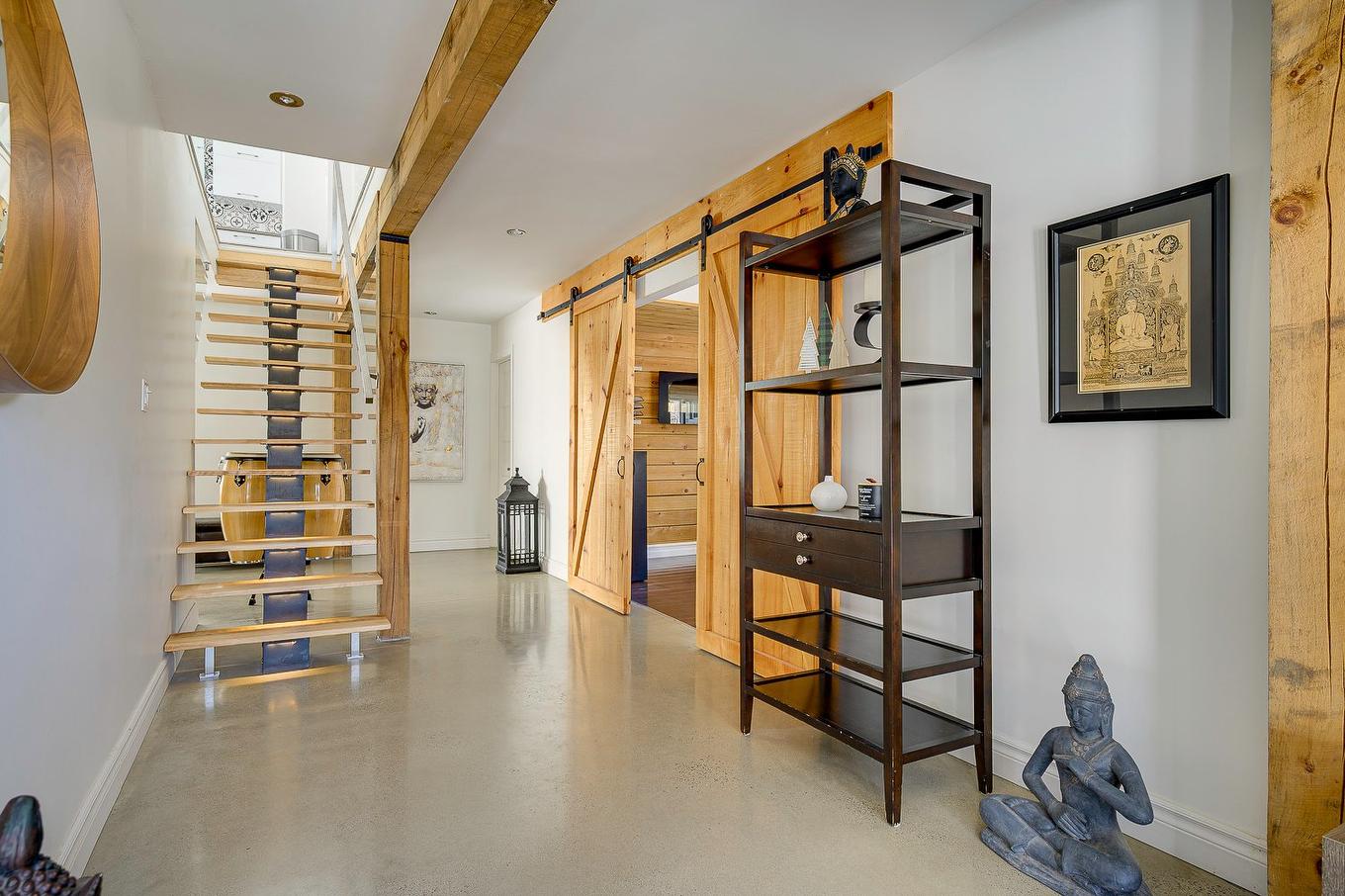 Hall d'entrée/Vestibule - 134 Ch. Black, Mille-Isles, QC - Indoor Photo Showing Other Room