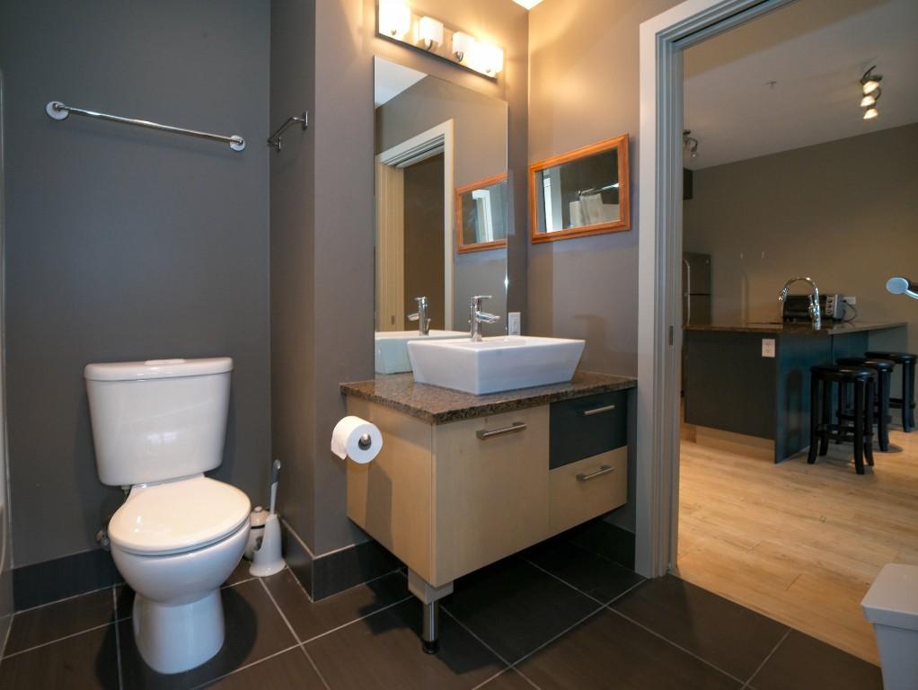 303-30 Monashee Road, Vernon, BC - Indoor Photo Showing Bathroom