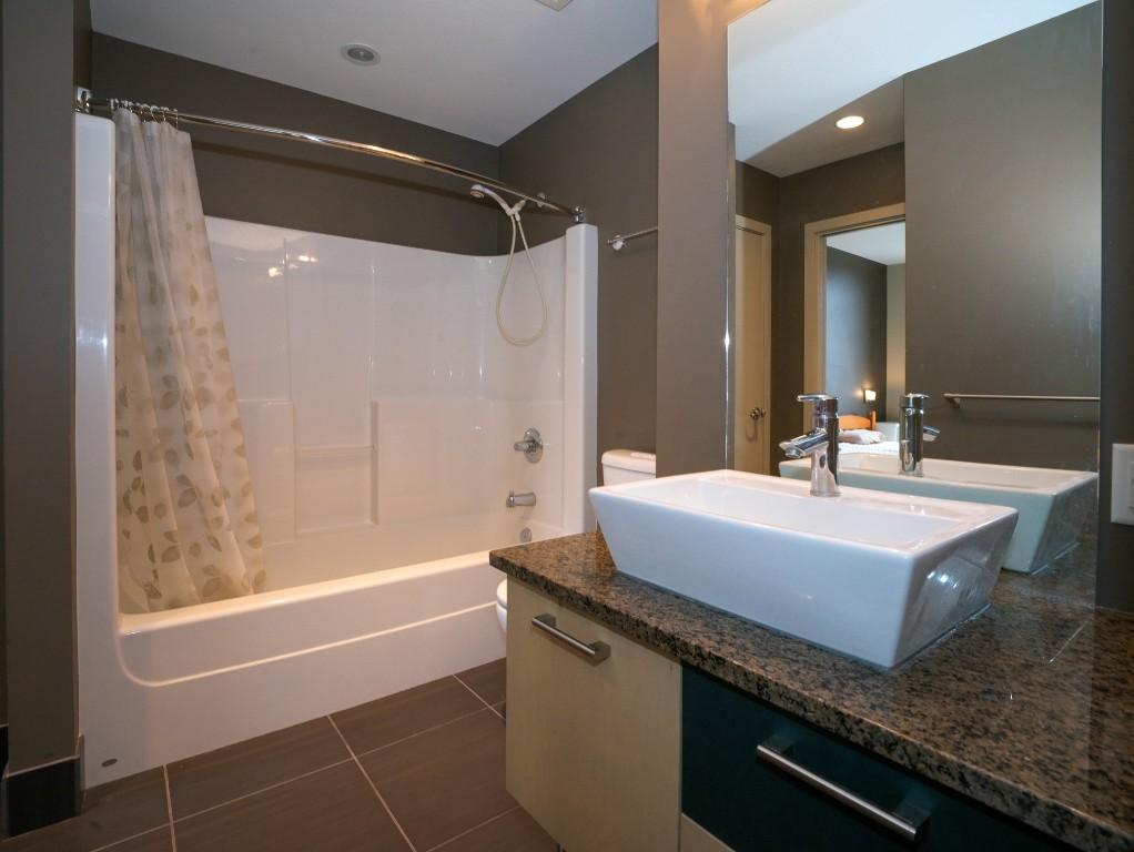 303-30 Monashee Road, Vernon, BC - Indoor Photo Showing Bathroom