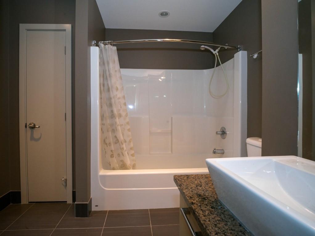 303-30 Monashee Road, Vernon, BC - Indoor Photo Showing Bathroom