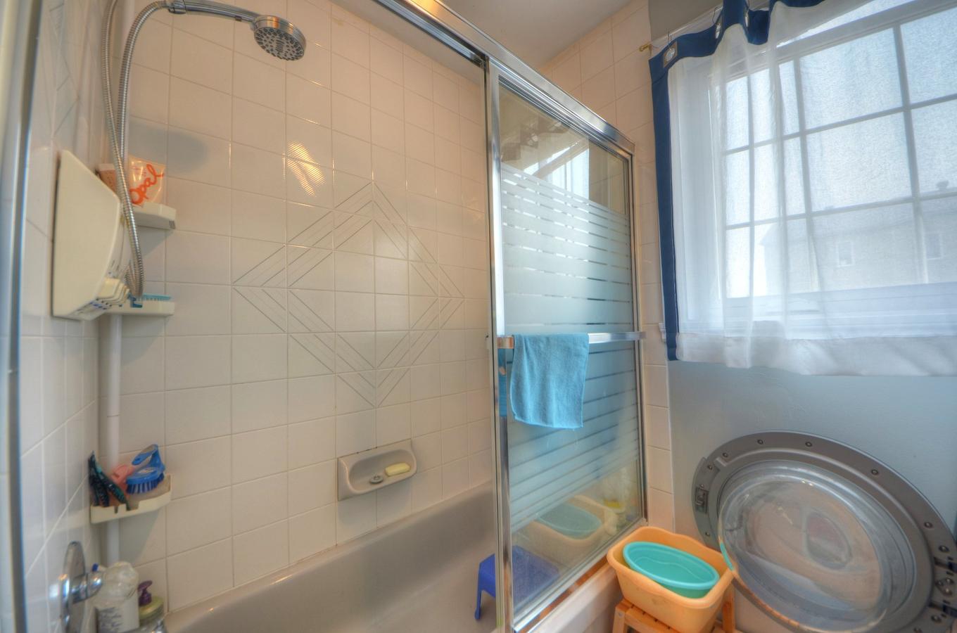 Bathroom - 805 Ch. Des Prairies, Brossard, QC - Indoor Photo Showing Bathroom