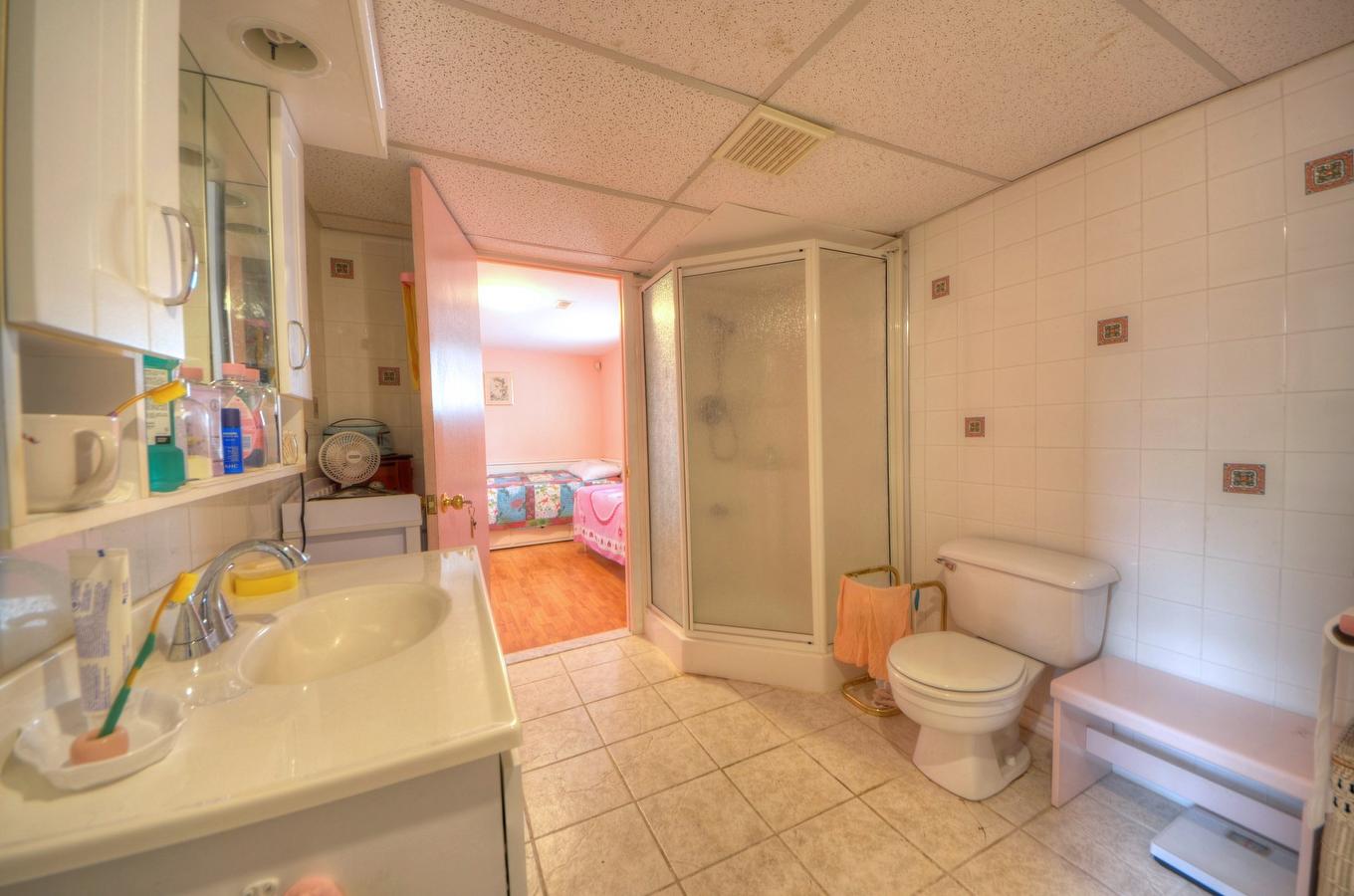 Bathroom - 805 Ch. Des Prairies, Brossard, QC - Indoor Photo Showing Bathroom