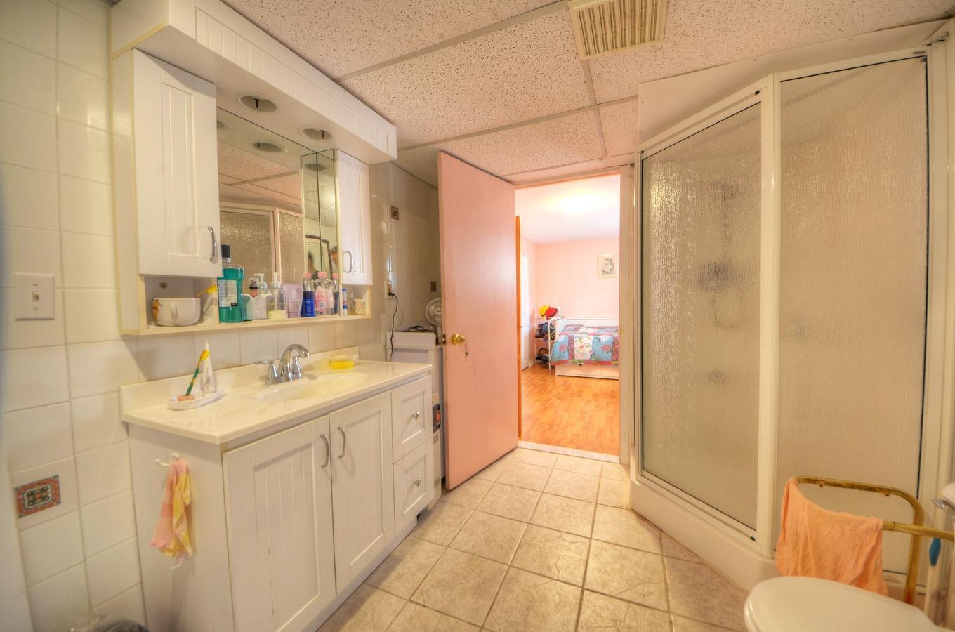 Bathroom - 805 Ch. Des Prairies, Brossard, QC - Indoor Photo Showing Bathroom