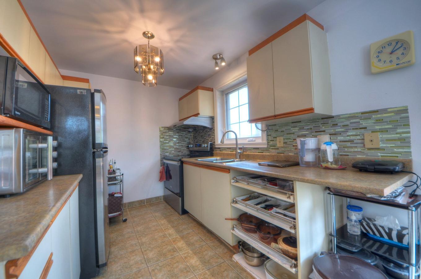Kitchen - 805 Ch. Des Prairies, Brossard, QC - Indoor Photo Showing Kitchen With Double Sink