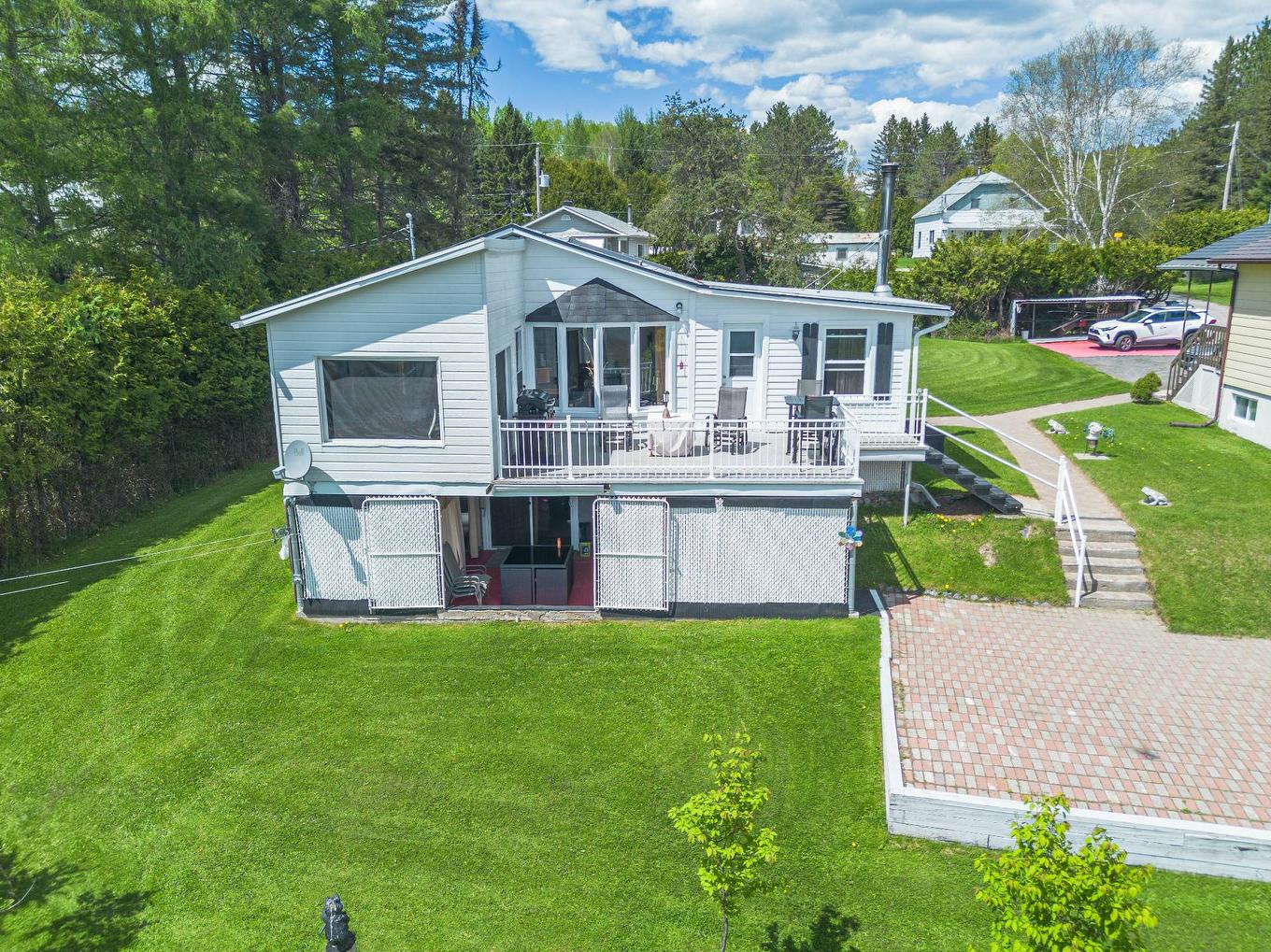 Frontage - 103 - 111 Ch. Du Lac-Aux-Bois-Francs O., Rivière-Rouge, QC - Outdoor