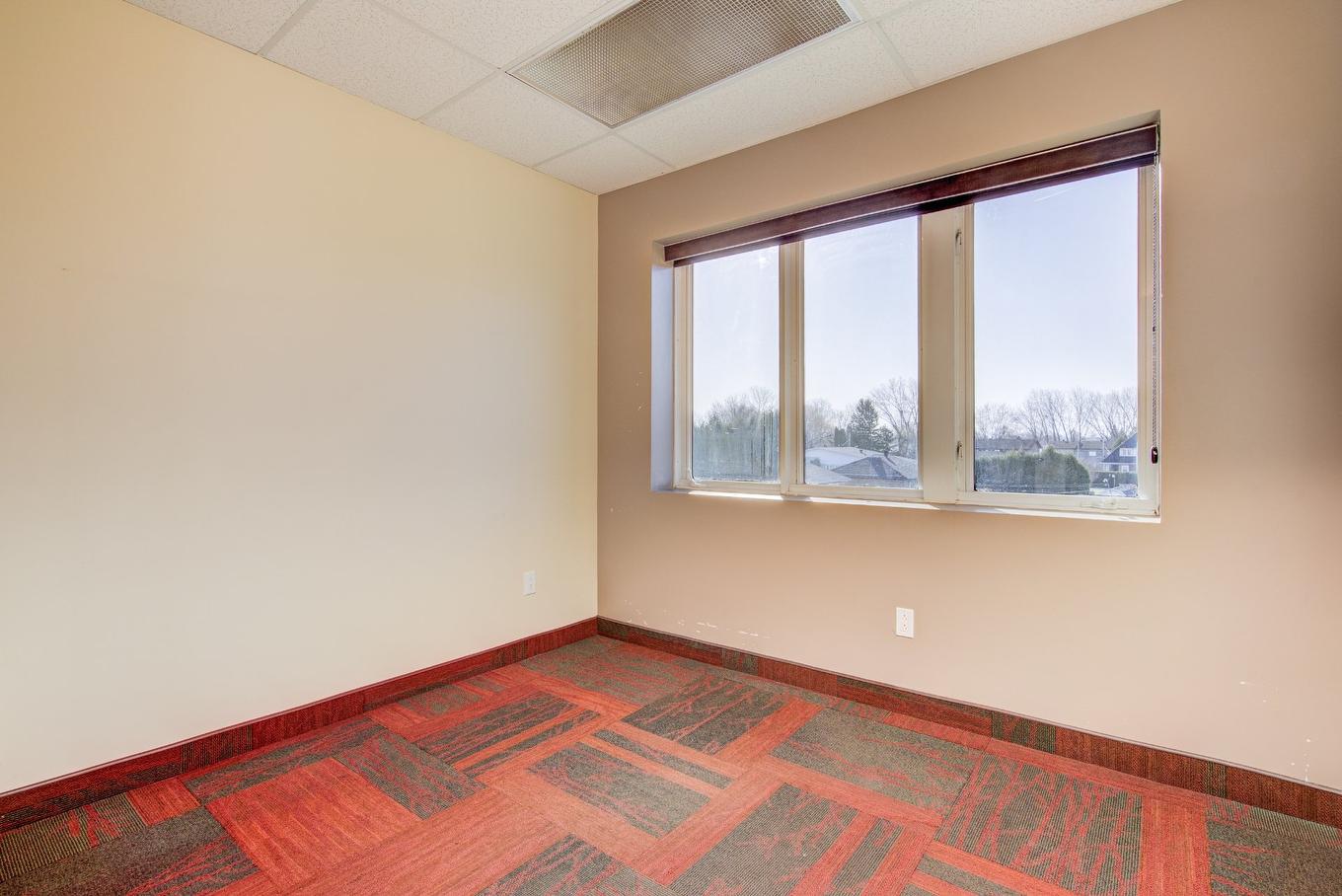 Office - 8-472 - 474 Rue Notre-Dame, Repentigny (Repentigny), QC - Indoor Photo Showing Other Room