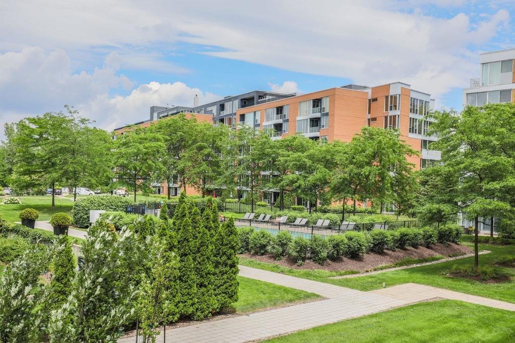 Jardin - 123-210 Ch. Du Golf, Montréal (Verdun/Île-Des-Soeurs), QC - Outdoor With Balcony