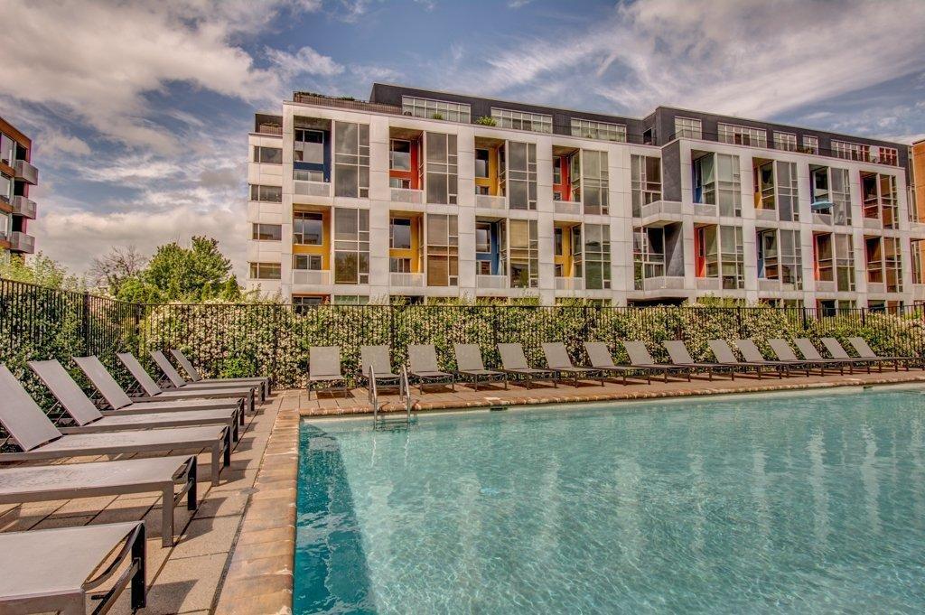 Piscine - 123-210 Ch. Du Golf, Montréal (Verdun/Île-Des-Soeurs), QC - Outdoor With Balcony With Facade