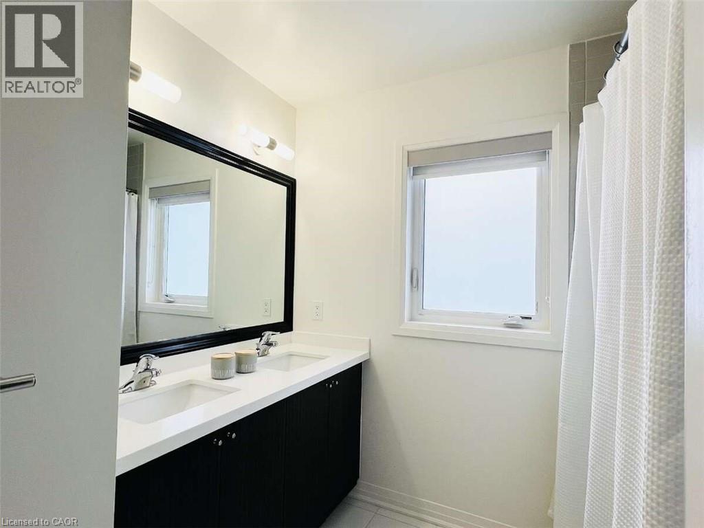 2255 Mcnab Lane Unit# 9, Mississauga, ON - Indoor Photo Showing Bathroom