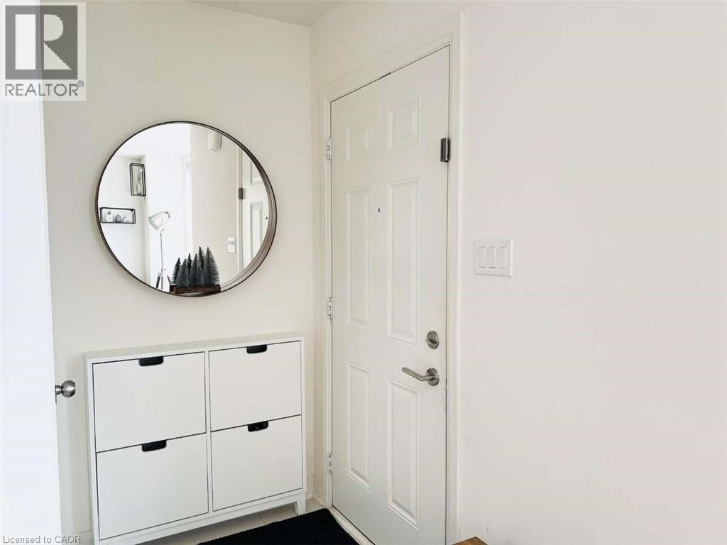 2255 Mcnab Lane Unit# 9, Mississauga, ON - Indoor Photo Showing Other Room