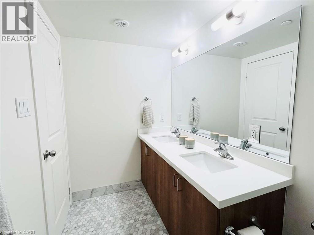 2255 Mcnab Lane Unit# 9, Mississauga, ON - Indoor Photo Showing Bathroom