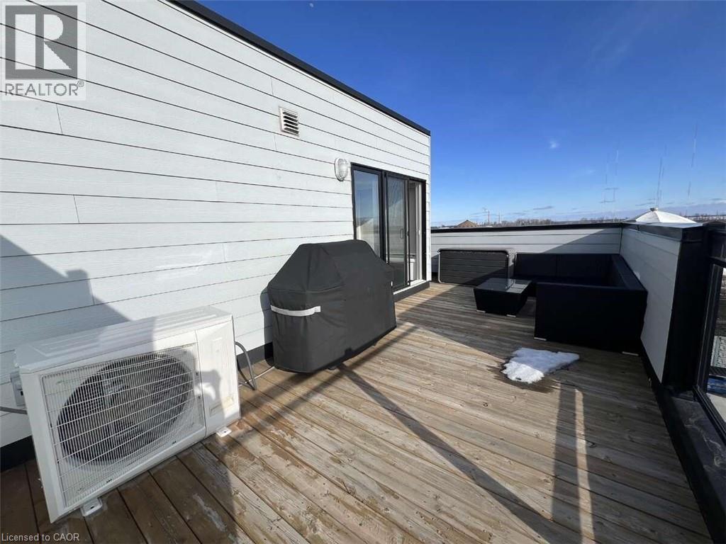 2255 Mcnab Lane Unit# 9, Mississauga, ON - Outdoor With Deck Patio Veranda With Exterior