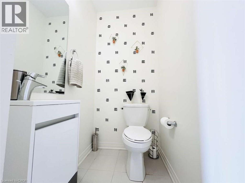 2255 Mcnab Lane Unit# 9, Mississauga, ON - Indoor Photo Showing Bathroom