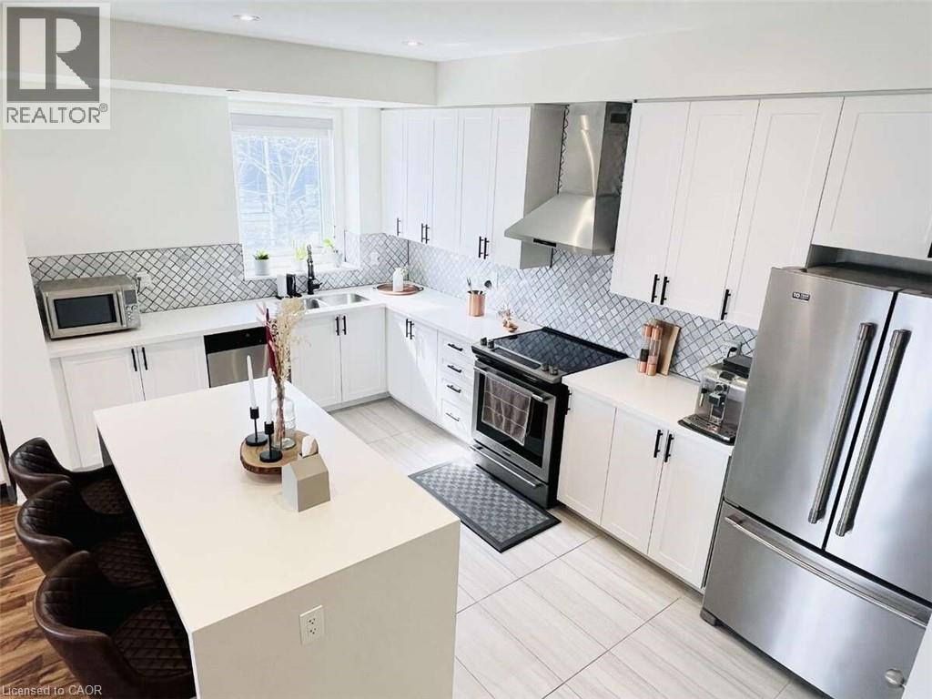 2255 Mcnab Lane Unit# 9, Mississauga, ON - Indoor Photo Showing Kitchen With Stainless Steel Kitchen With Upgraded Kitchen