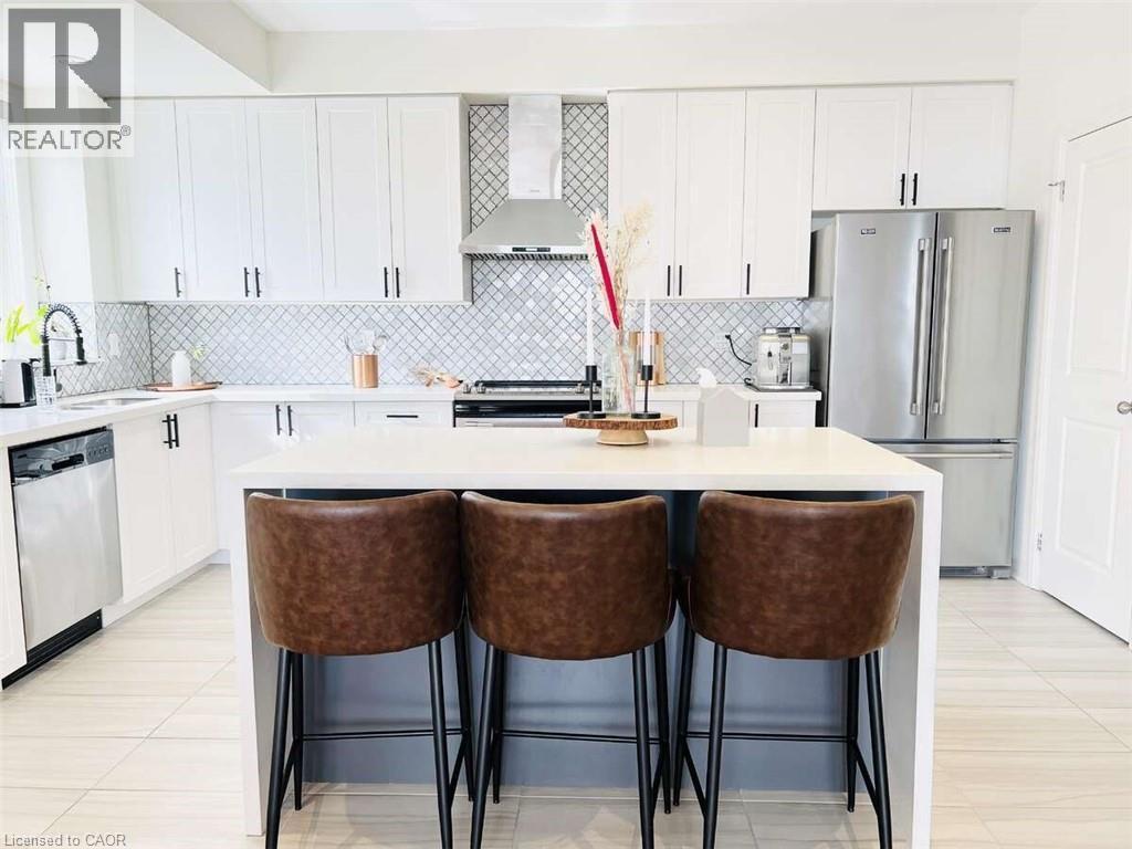 2255 Mcnab Lane Unit# 9, Mississauga, ON - Indoor Photo Showing Kitchen With Stainless Steel Kitchen With Upgraded Kitchen