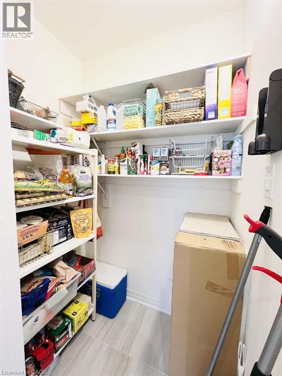 2255 Mcnab Lane Unit# 9, Mississauga, ON - Indoor With Storage