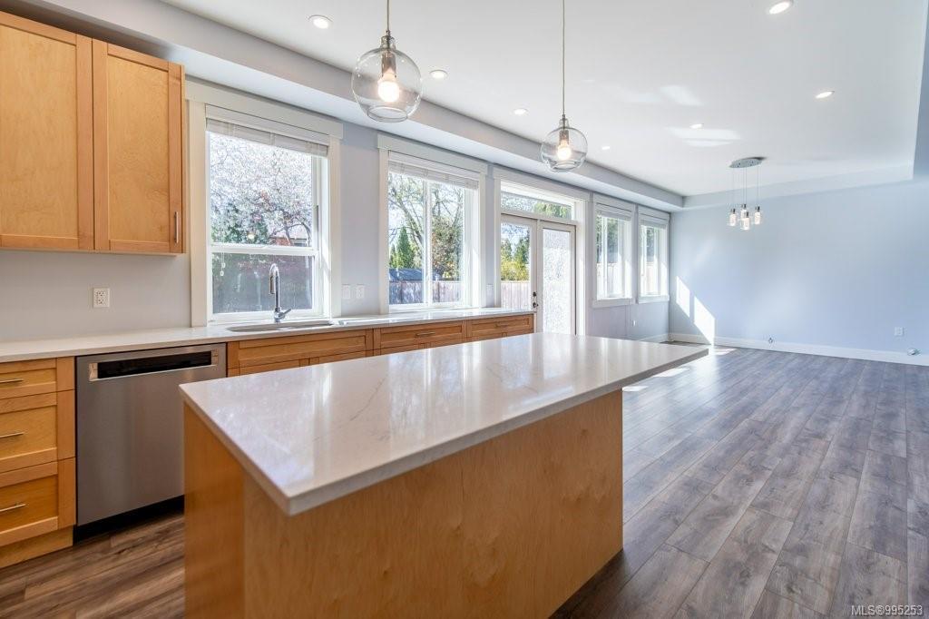 4462 Tyndall Ave, Saanich, BC