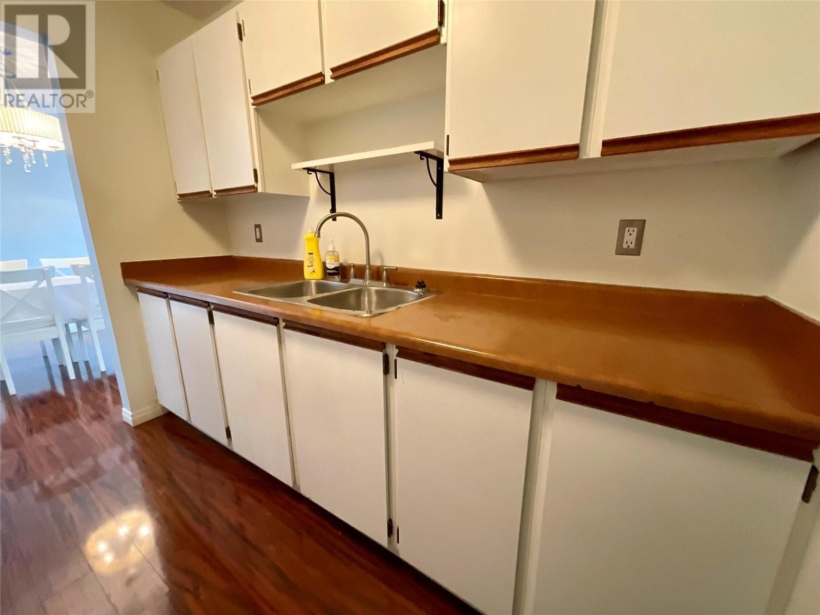 340 Northgate Unit# 214, Tumbler Ridge, BC - Indoor Photo Showing Kitchen With Double Sink