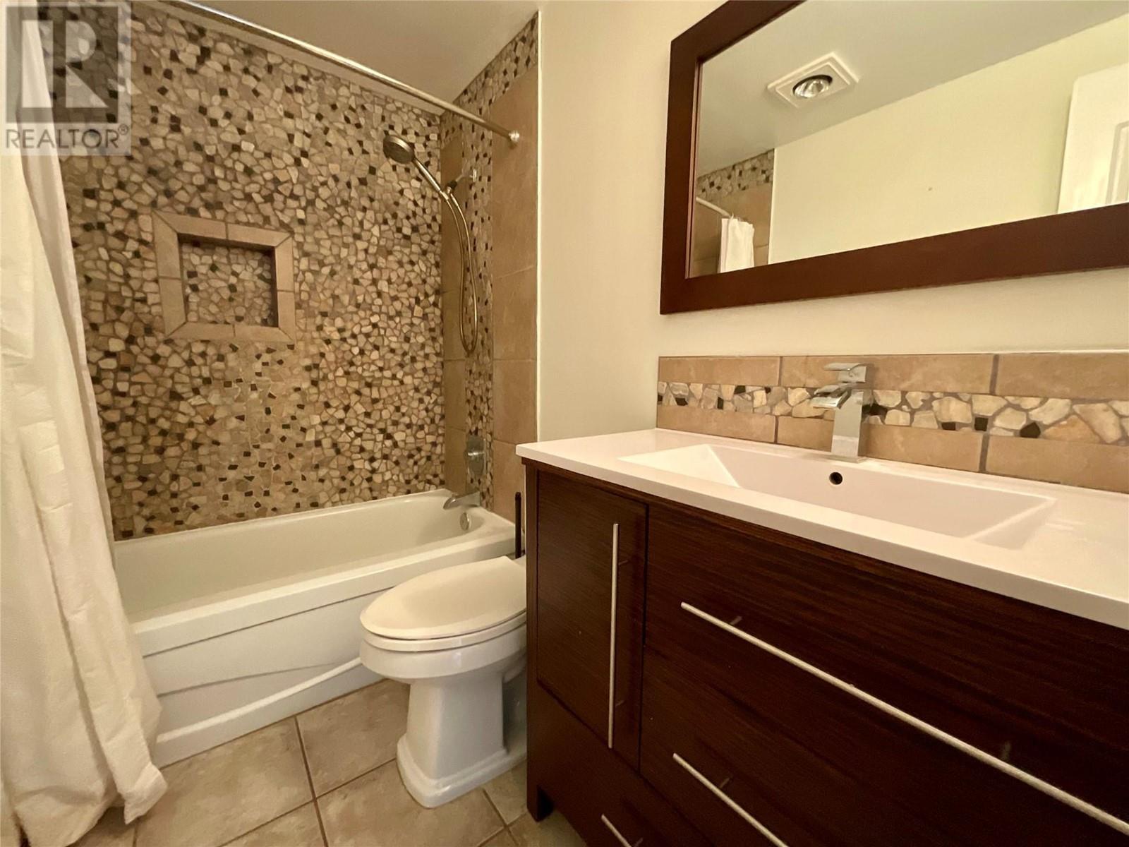 340 Northgate Unit# 214, Tumbler Ridge, BC - Indoor Photo Showing Bathroom