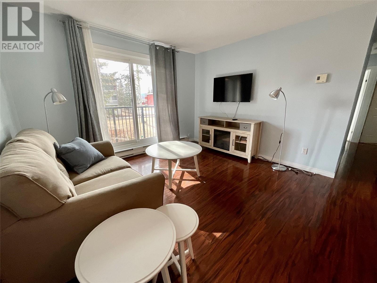 340 Northgate Unit# 214, Tumbler Ridge, BC - Indoor Photo Showing Living Room