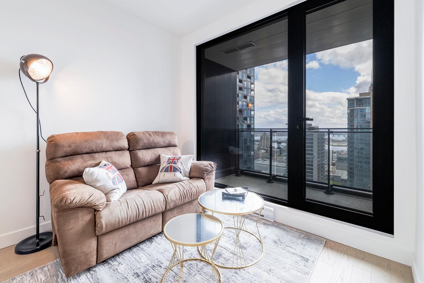 Salon - 3509-1245 Rue De Bleury, Montréal (Ville-Marie), QC - Indoor