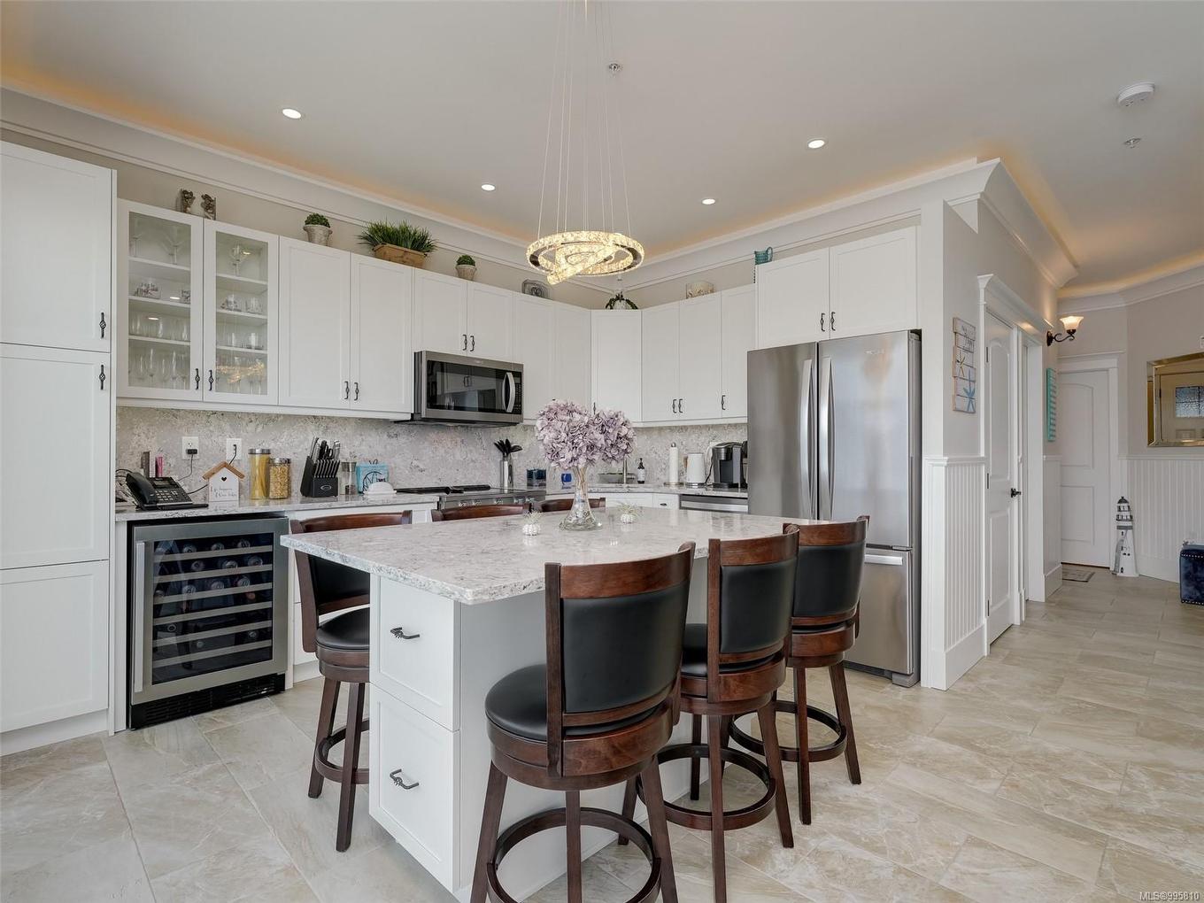 8B-1000 Sookepoint Pl, Sooke, BC - Indoor Photo Showing Kitchen With Upgraded Kitchen