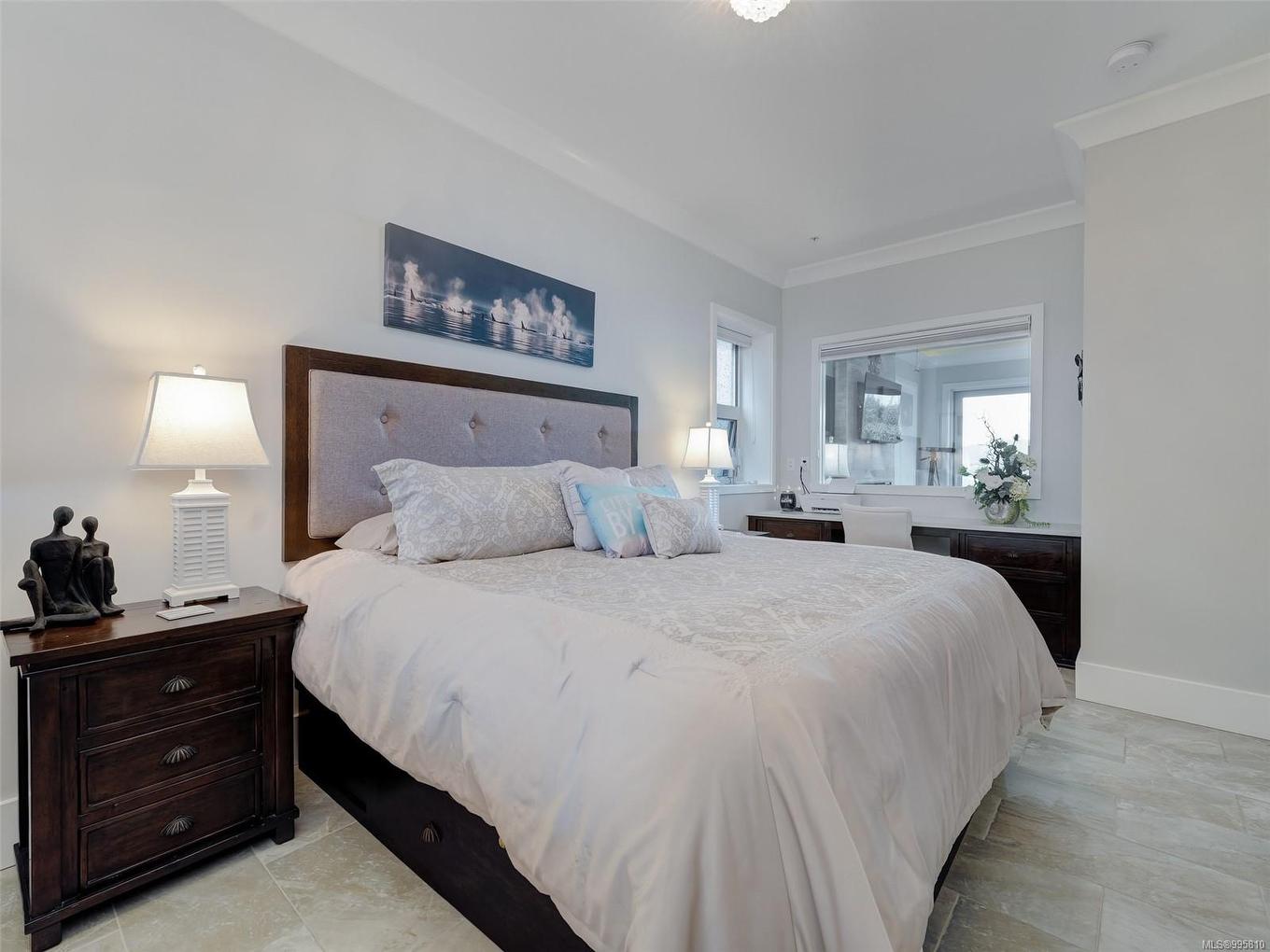 8B-1000 Sookepoint Pl, Sooke, BC - Indoor Photo Showing Bedroom